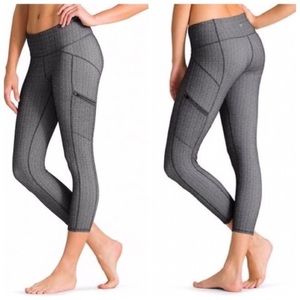 ‼️SOLD‼️Athleta Static Drifter Crop Capris Yoga Pants Grey